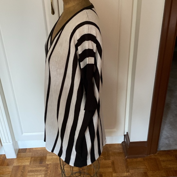 CECICO Short Sleeve Oversized Sz S cardigan . - Picture 2 of 16